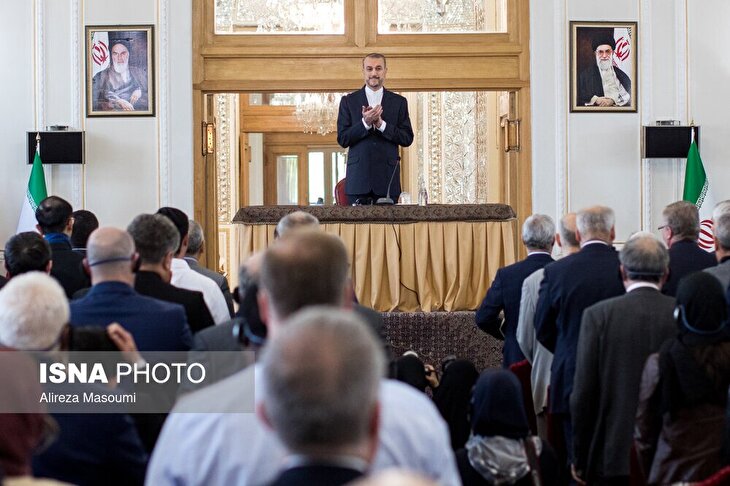 تصاویر/ نشست وزیر امور خارجه با سفرا و روسای نمایندگی های خارجی مقیم تهران